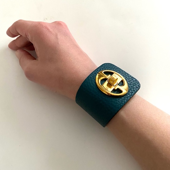 Gucci Cuff Leather Bracelet - Picture 9 of 9